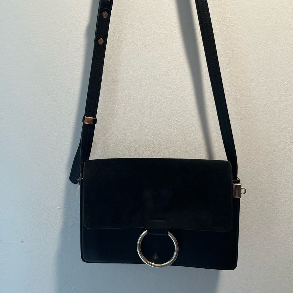 Elegant Black Leather Shoulder Bag